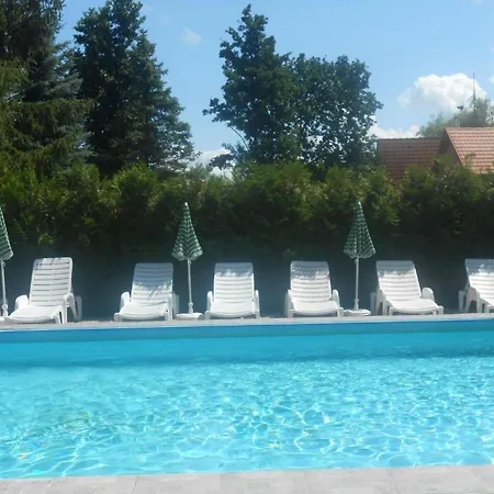 Apartment Mit Pool, Spielplatz Direkt Am Balatonmariafurdo