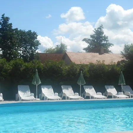 Mit Pool, Spielplatz Direkt Am
