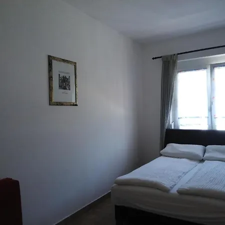Apartment Mit Pool, Spielplatz Direkt Am