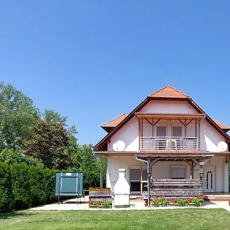 Mit Pool, Spielplatz Direkt Am Balatonmariafurdo